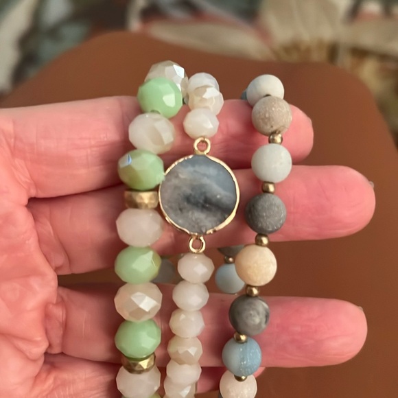 Beautiful triple Strand Beaded Bracelet - Picture 1 of 4